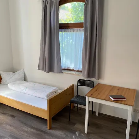 Zum Wasserfall Hostel *