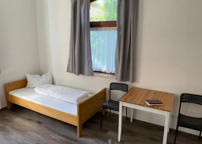 Zum Wasserfall Hostel *